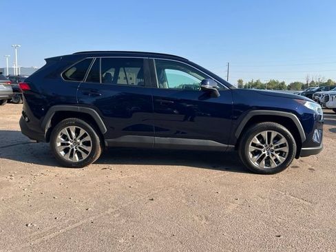 Used 2021 Toyota RAV4 XLE Premium FWD image 7