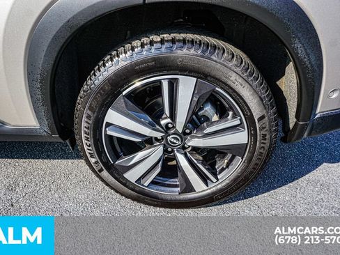 Used 2024 Nissan Rogue SL AWD/4WD image 17