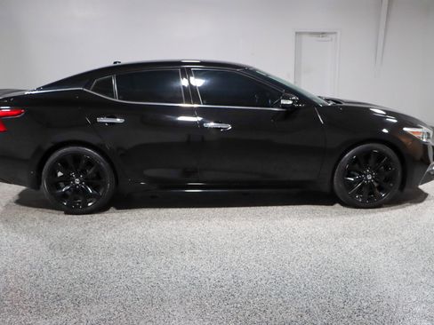 Used 2017 Nissan Maxima SR w/ Midnight Edition image 6