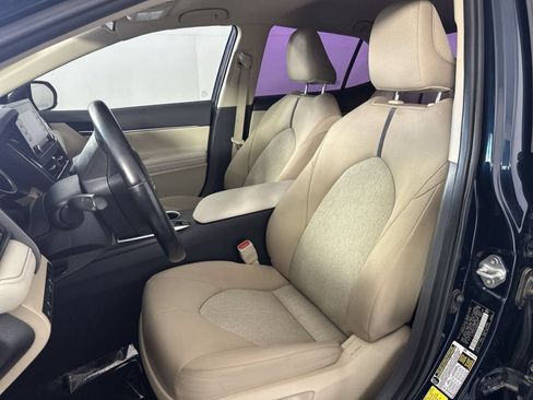 Used 2021 Toyota Camry LE FWD image 11
