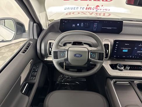 New 2025 Ford Expedition Active image 10