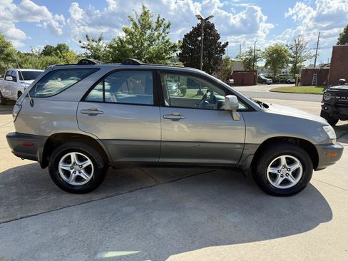 Used 2003 Lexus RX 300 2WD w/ Premium Plus Value Pkg image 6