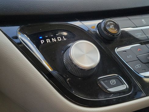 Used 2017 Chrysler Pacifica Touring image 28