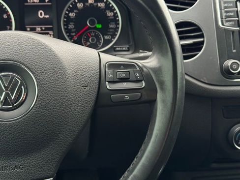Used 2017 Volkswagen Tiguan S image 25