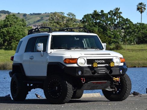 Used 2010 Toyota FJ Cruiser 4WD image 2