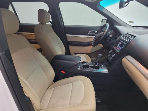 Used 2016 Ford Explorer XLT w/ Equipment Group 201A FWD image 21