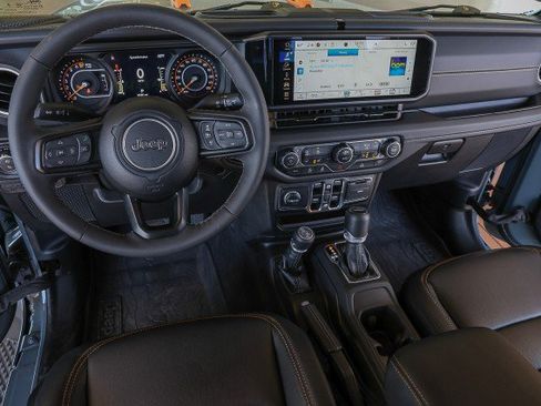 Used 2025 Jeep Gladiator Sport AWD/4WD image 24
