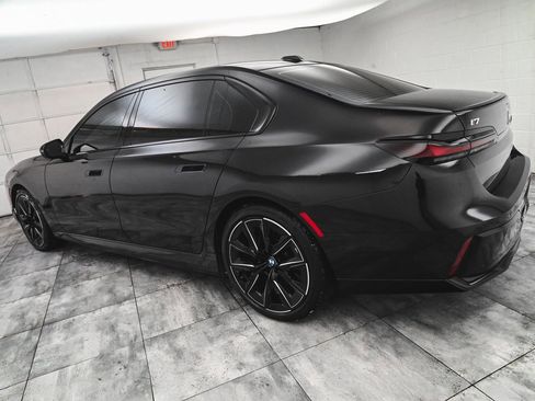 Used 2023 BMW i7 xDrive60 w/ Parking Assistance Package image 4