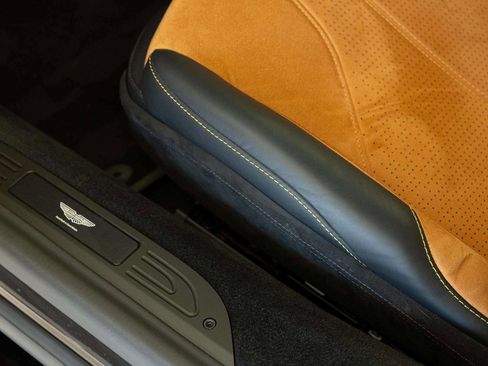 Used 2025 Aston Martin V8 Vantage Coupe image 21