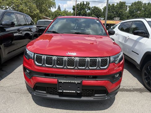 Used 2023 Jeep Compass Latitude w/ Convenience Group AWD/4WD image 3