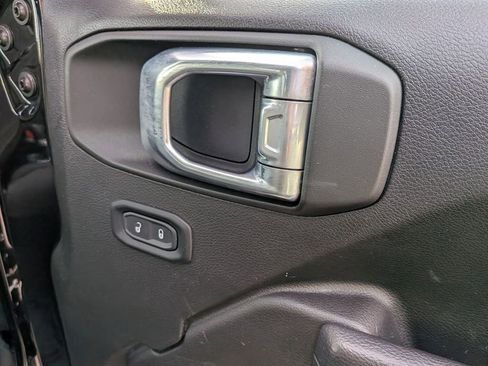 Used 2025 Jeep Wrangler Unlimited Rubicon w/ Convenience Group image 30