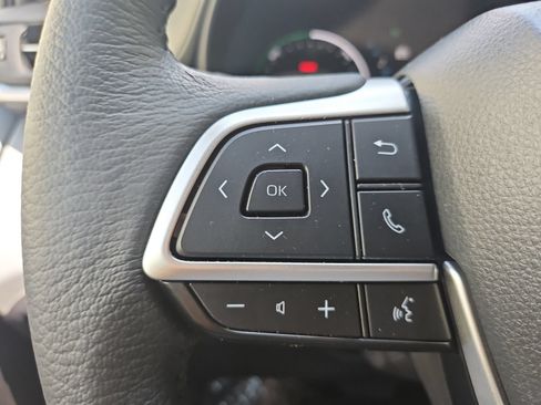 Used 2025 Toyota Sienna XLE FWD image 30