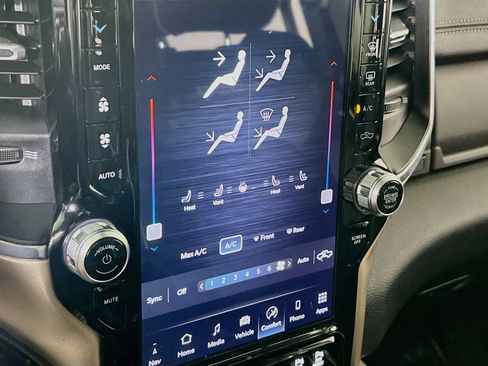 Used 2022 RAM 1500 Laramie AWD/4WD image 16