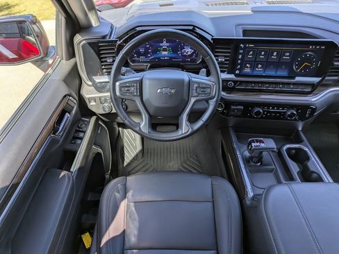 Used 2024 Chevrolet Silverado 1500 LT Trail Boss w/ Convenience Package II image 16