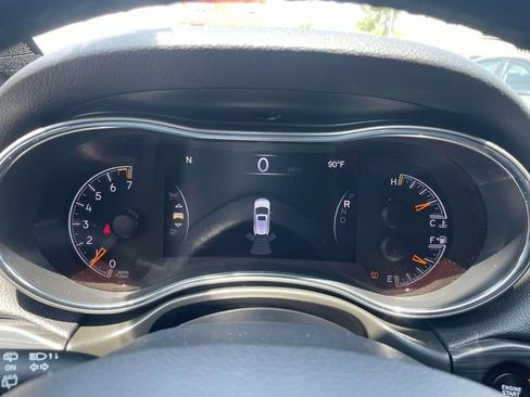 Used 2022 Jeep Grand Cherokee Limited image 37