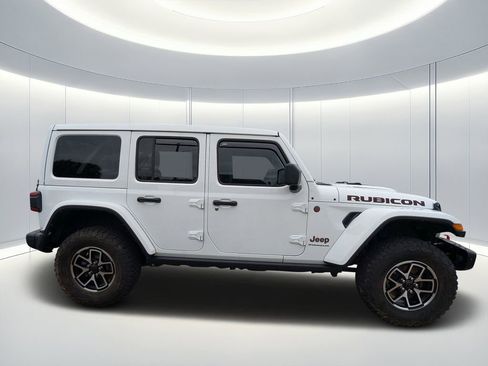 Used 2024 Jeep Wrangler Unlimited Rubicon image 3
