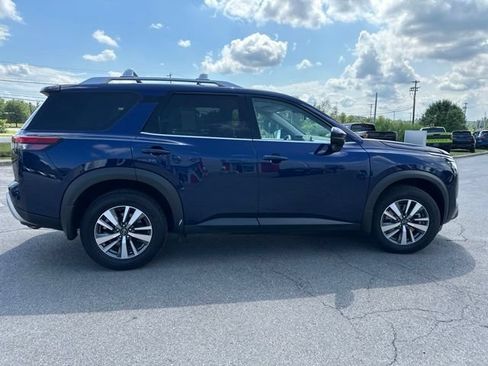 Used 2024 Nissan Pathfinder SL AWD/4WD image 6