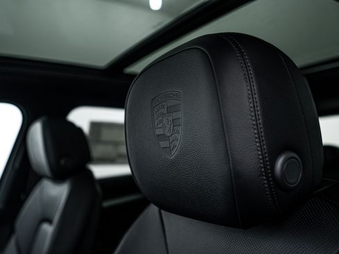 Certified 2025 Porsche Cayenne image 23