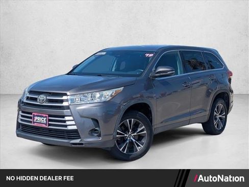 Used 2019 Toyota Highlander LE FWD image 1