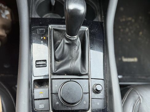 Used 2020 MAZDA MAZDA3 Premium image 28