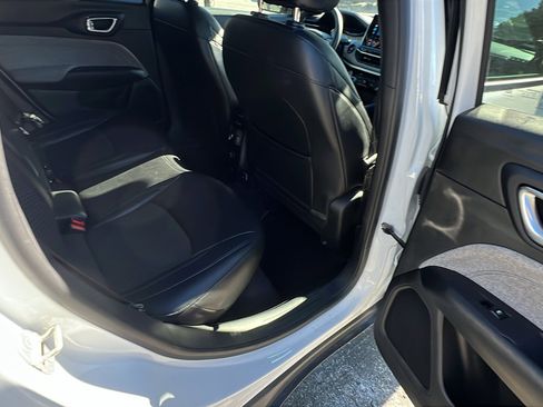 Used 2024 Jeep Compass Latitude image 21