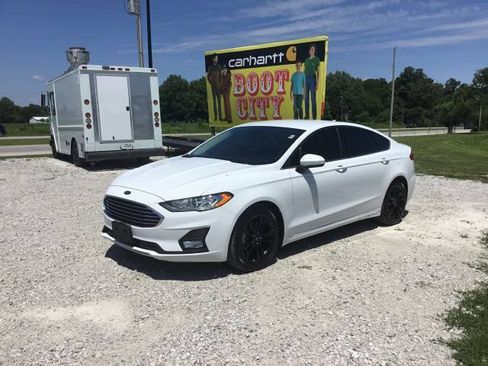 Used 2019 Ford Fusion SE w/ Equipment Group 151A FWD image 7