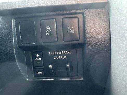 Used 2017 Toyota Tundra SR5 w/ SR5 Upgrade Package RWD image 45