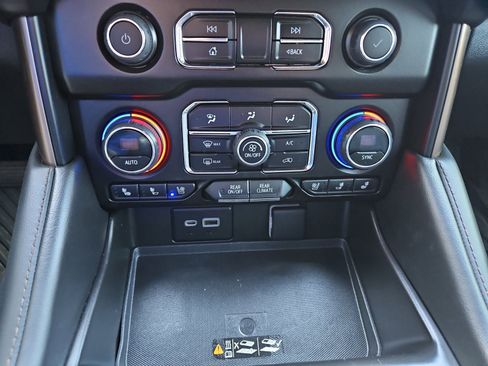 Used 2023 Chevrolet Tahoe High Country AWD/4WD image 13