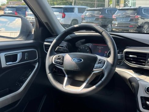 Used 2023 Ford Explorer XLT w/ Equipment Group 202A AWD/4WD image 14