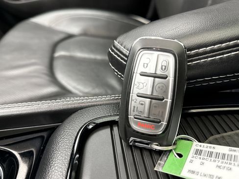 Used 2022 Chrysler Pacifica Limited w/ S Appearance Package image 27