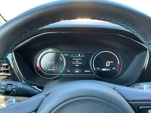 Used 2022 Kia Niro EX Premium image 12