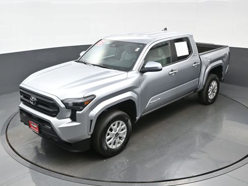 Used 2025 Toyota Tacoma SR5 image 36