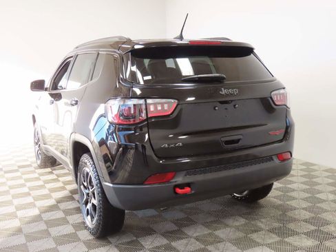 Used 2024 Jeep Compass Trailhawk image 3