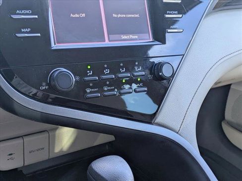 Used 2019 Toyota Camry LE FWD image 19