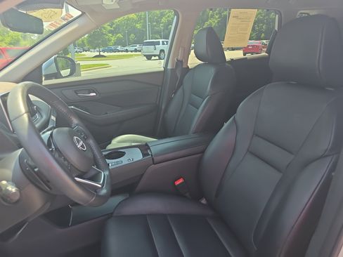 Used 2023 Nissan Rogue SV w/ SV Premium B Package FWD image 14