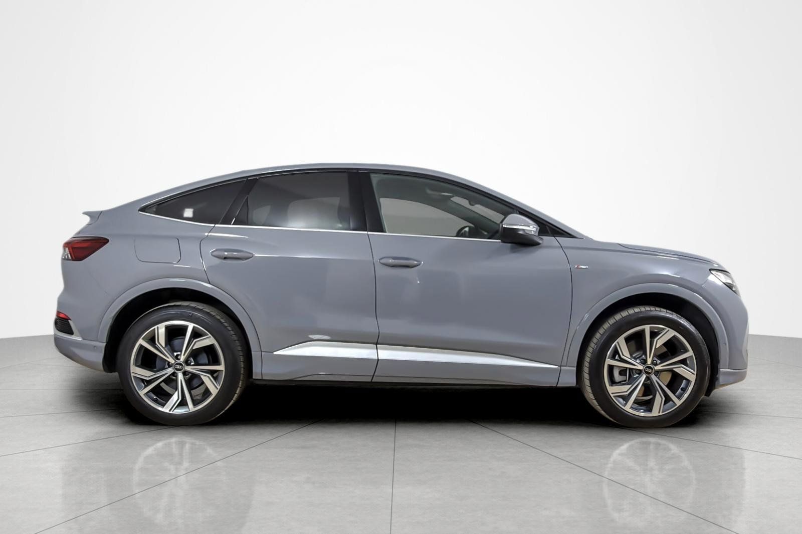 Certified 2023 Audi Q4 e-tron Premium Plus w/ Premium Plus AWD/4WD image 6