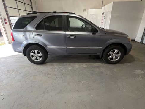 Used 2009 Kia Sorento LX image 2