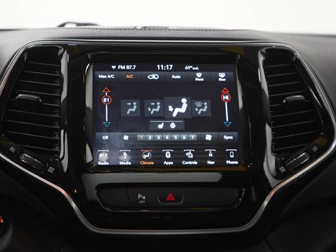 Used 2019 Jeep Cherokee Limited AWD/4WD image 18