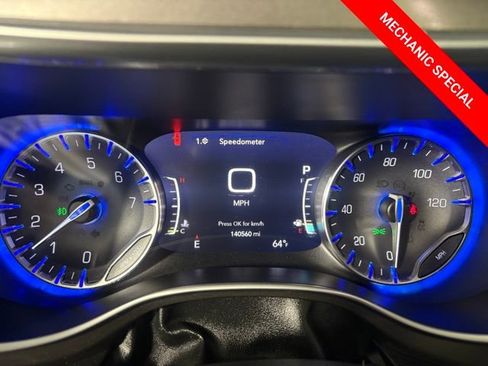 Used 2018 Chrysler Pacifica Limited FWD image 32