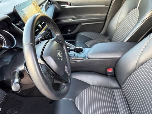Used 2022 Toyota Camry SE FWD image 18