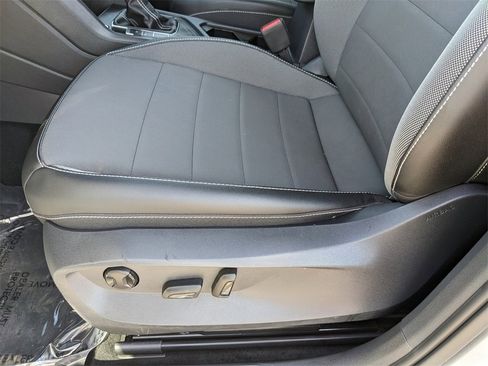 Certified 2022 Volkswagen Taos SE image 21