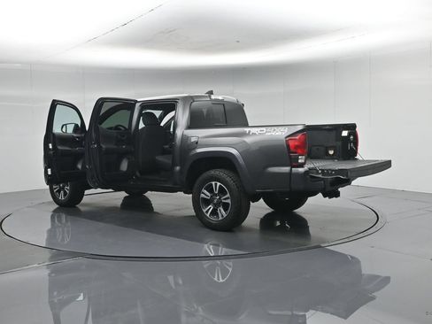 Used 2019 Toyota Tacoma TRD Sport AWD/4WD image 35