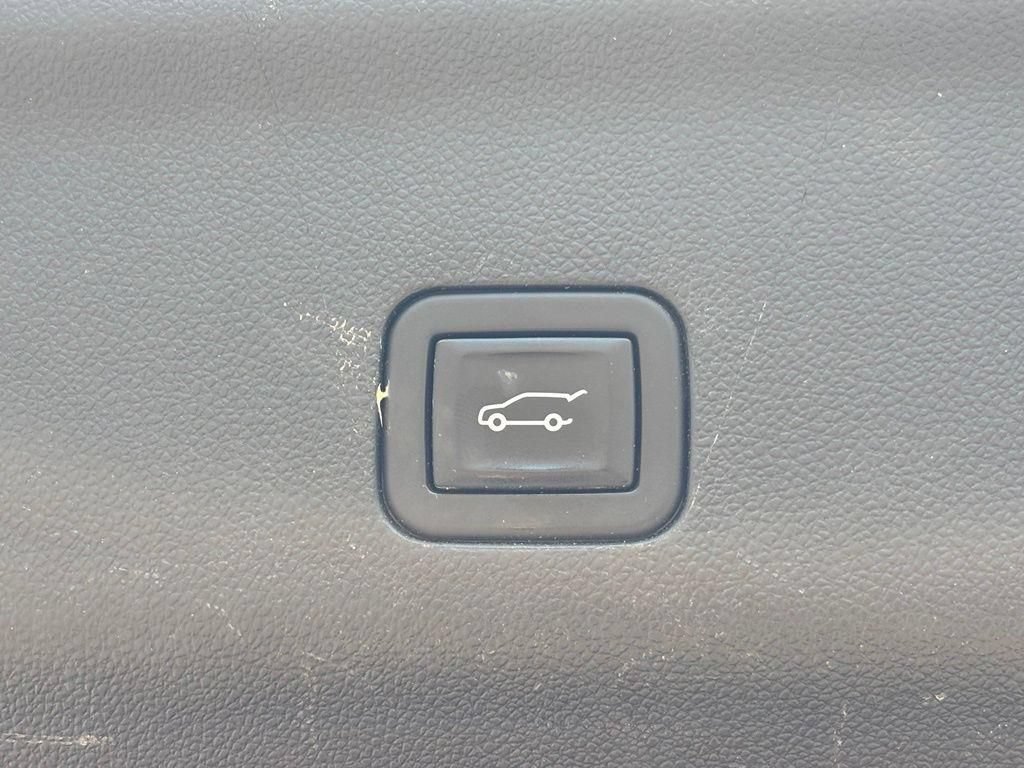 Used 2023 Chevrolet Suburban Z71 AWD/4WD image 39