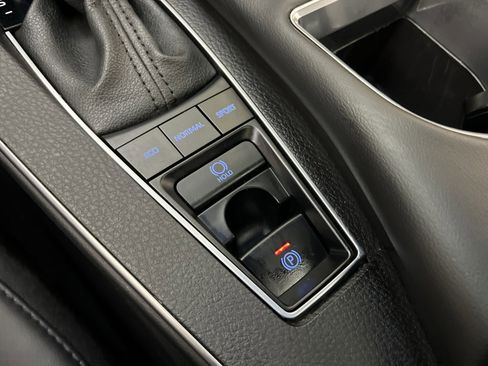 Used 2022 Toyota Avalon Limited image 31