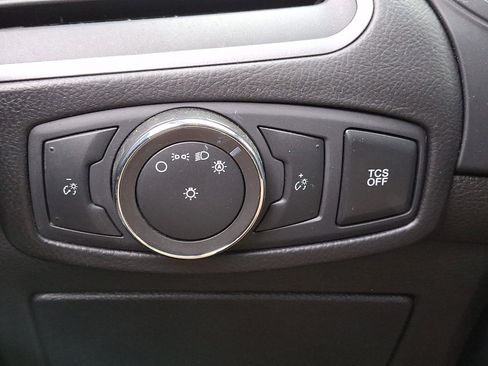 Used 2020 Ford Edge SE image 25