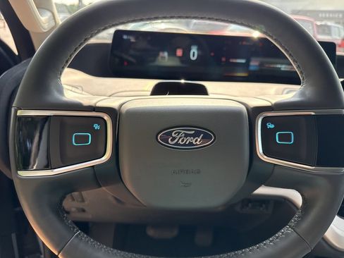 Used 2025 Ford Expedition Active AWD/4WD image 24