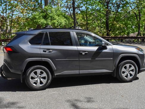 Used 2021 Toyota RAV4 LE AWD/4WD image 8