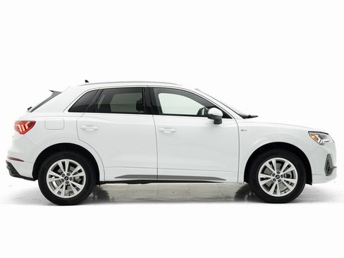 Certified 2025 Audi Q3 2.0T Premium image 2
