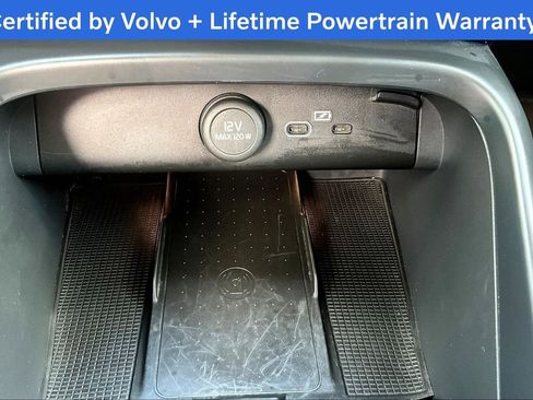 Certified 2025 Volvo XC40 B5 Core image 32