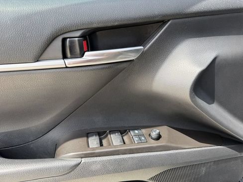 Used 2021 Toyota Camry SE FWD image 5